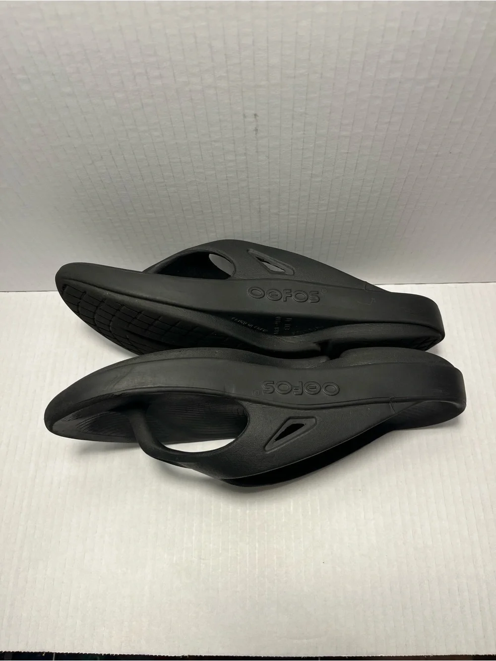 OOFOS Black Comfort Flip Flops M8-W10